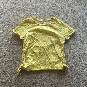 Girls yellow t-shirt. Size: L (10/12).